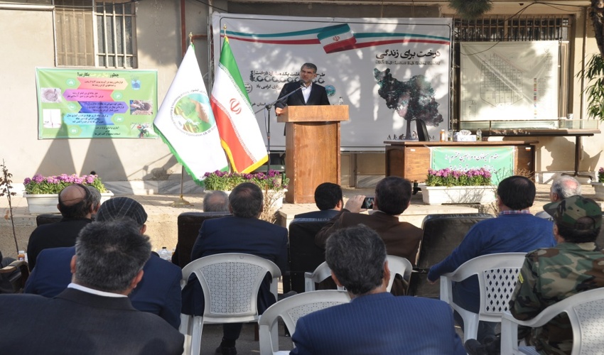 احیای اراضی و کاشت درخت از نشانه‌های آبادانی کشور است