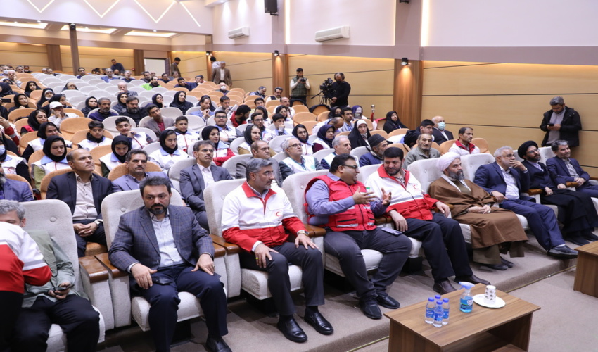 جمعیت هلال احمر جمهوری اسلامی ایران در کمتر از 20 دقیقه 100 هزار نهال کاشت