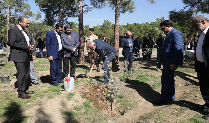 مراسم کاشت درخت توسط مدیران و کارکنان حراست وزارت جهاد کشاورزی