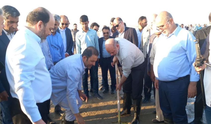 آغاز کاشت ۲۰۰ هکتار نهال در بندرعباس با حضور وزیر کشور