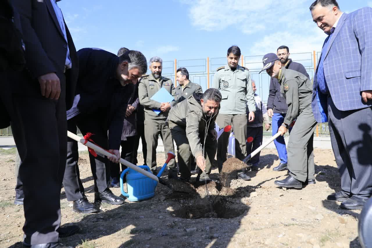 آیین کاشت نهال به مناسبت گرامیداشت شهدای هوانیروز در هفته منابع طبیعی